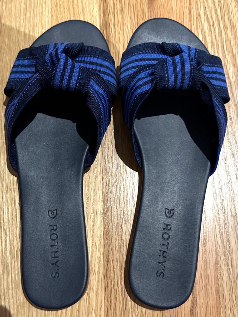 New in Box Rothys The Knot Sandals Slide On in Cobalt Stripe Size 9.5